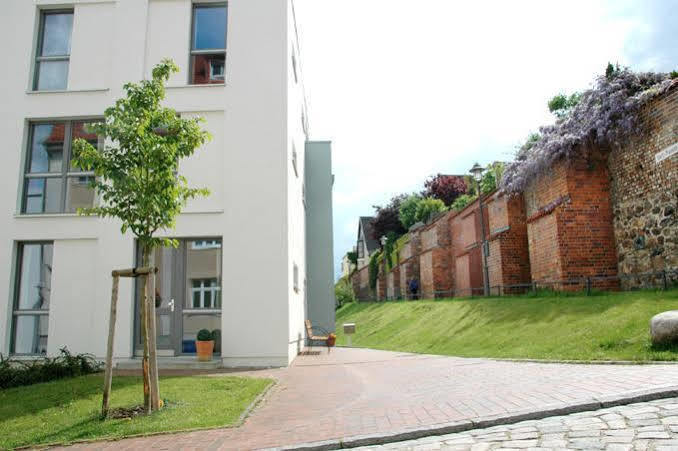 Ferienwohnung an der historischen Stadtmauer Rostock Exterior foto